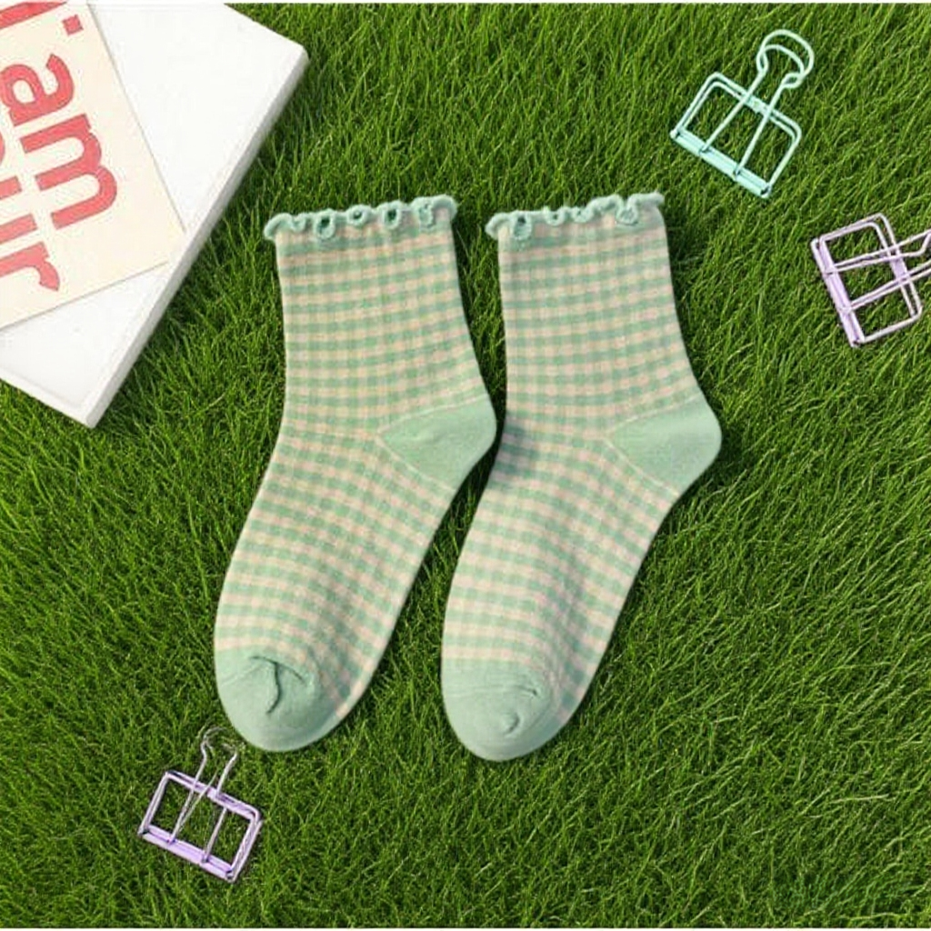 Cute Vintage Checkered Fungus Edge Socks