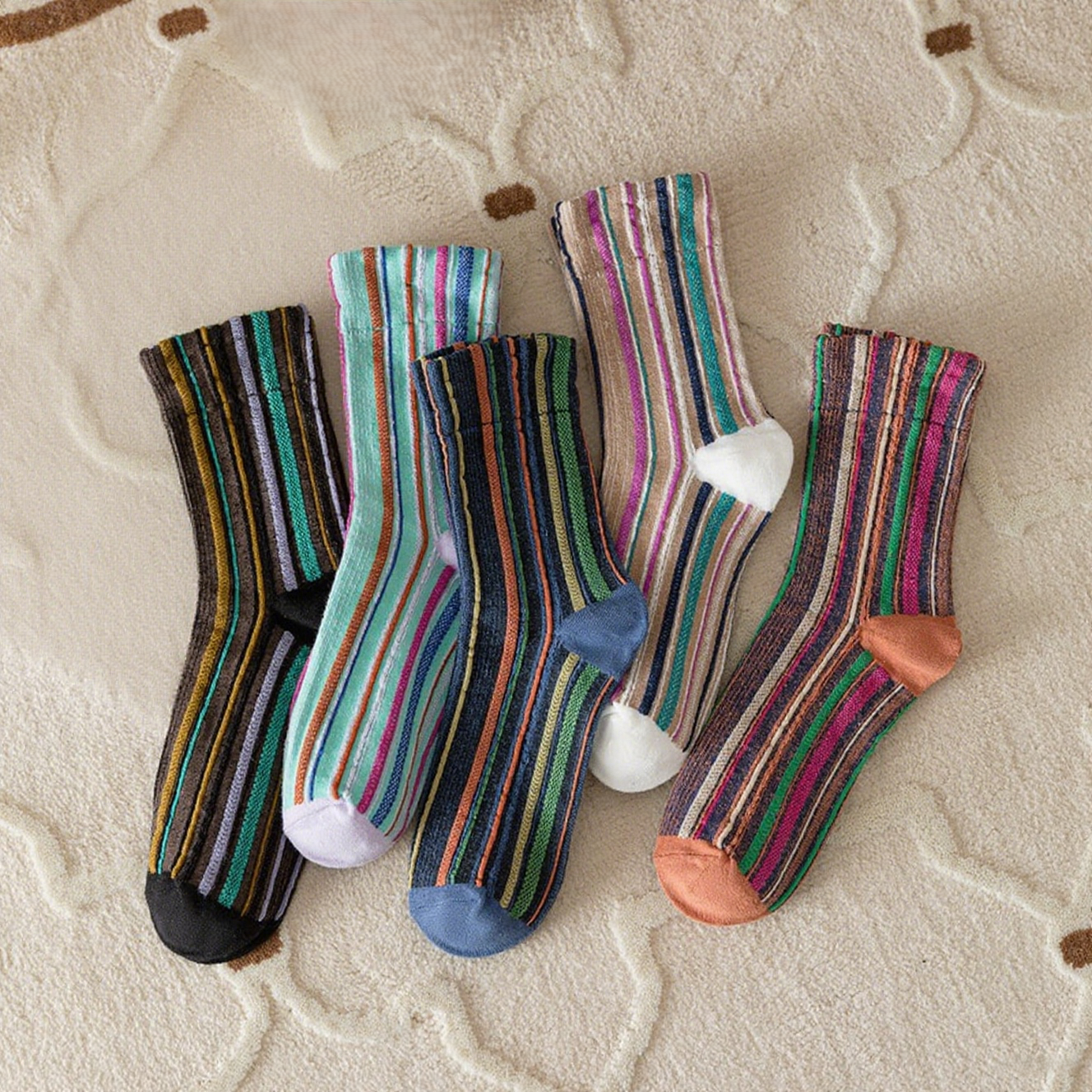 Retro Vertical Stripes Color-Trimmed Socks