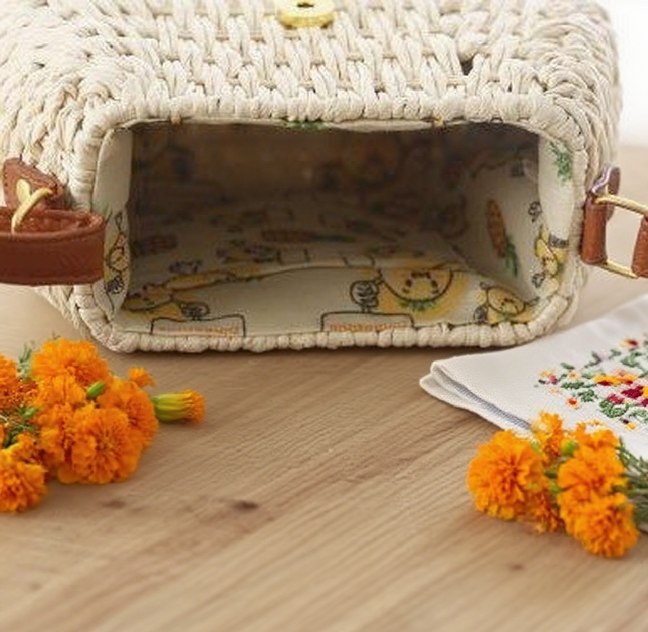 Hard straw tassel crossbody bag